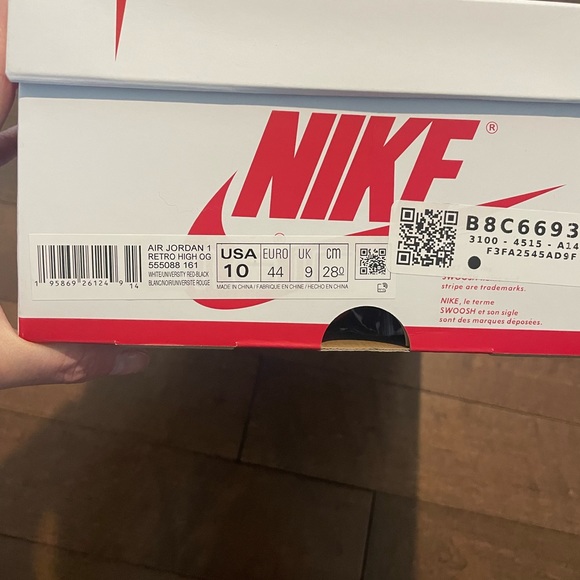 NWB size 10 Jordan 1 retro high og - Picture 8 of 8